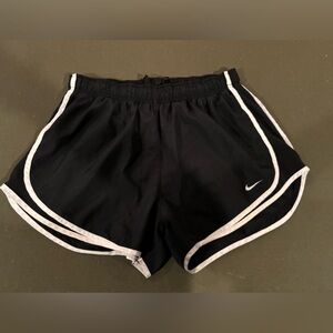 black nike dri fit shorts size large